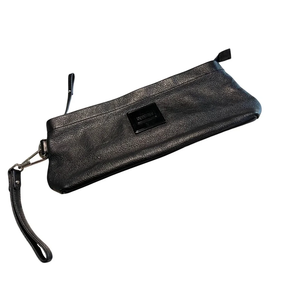 Kenneth Cole Reaction Wristlet Clutch Womens Large Black Leather Minimalist Zip